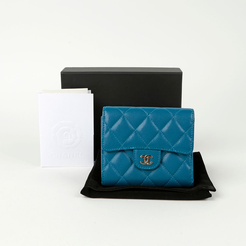 CHANEL Caviar Skin Classic Small Wallet AP0231