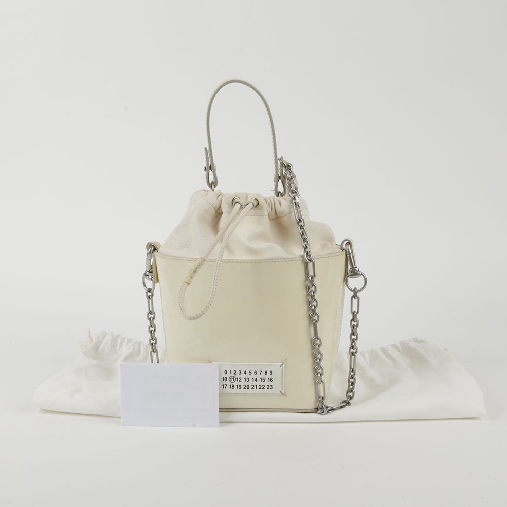 Maison Margiela White Pendant Leather 5AC Bucket Tote Shoulder Bag S61WG0035