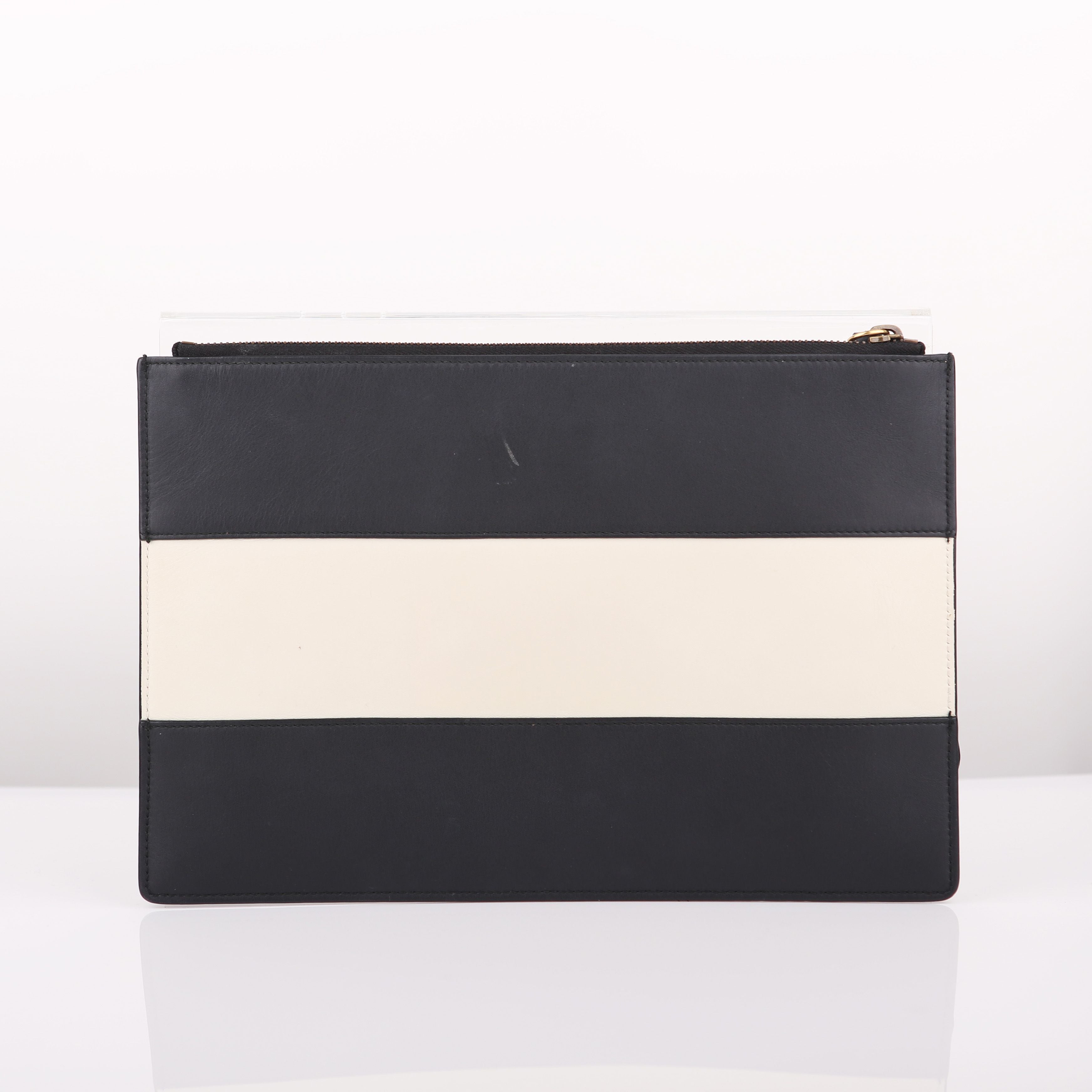 Gucci Black and White Leather V Point Margaret Clutch 476077