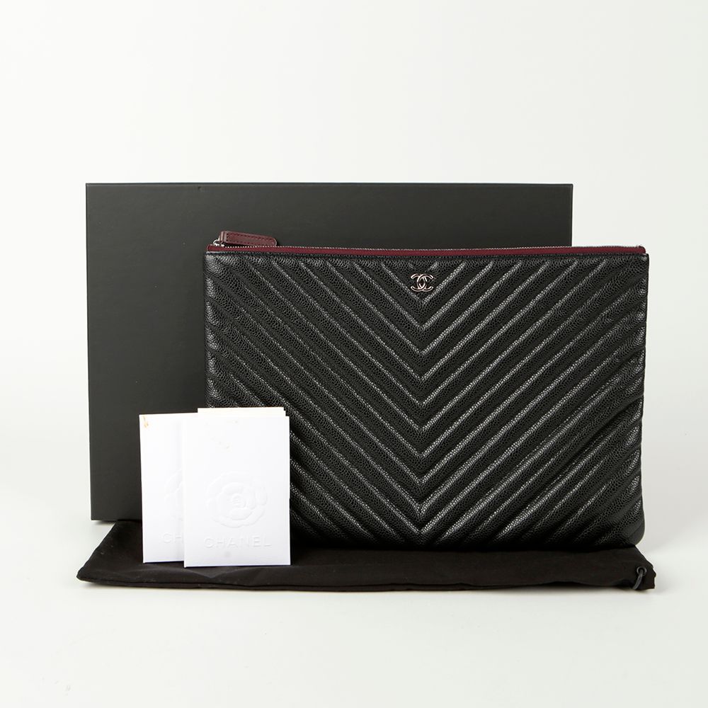 CHANEL Classic Large Caviar Skin Clutch A82552