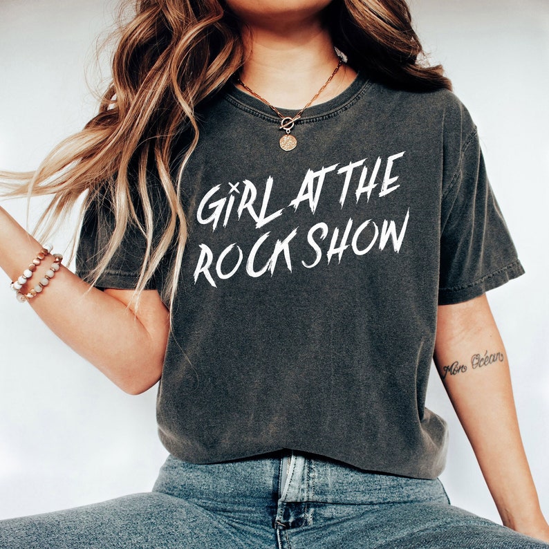 Blink 182 Rock Shirt, Girl At The Rock Show Shirt, Vintage Blink 182 TShirt