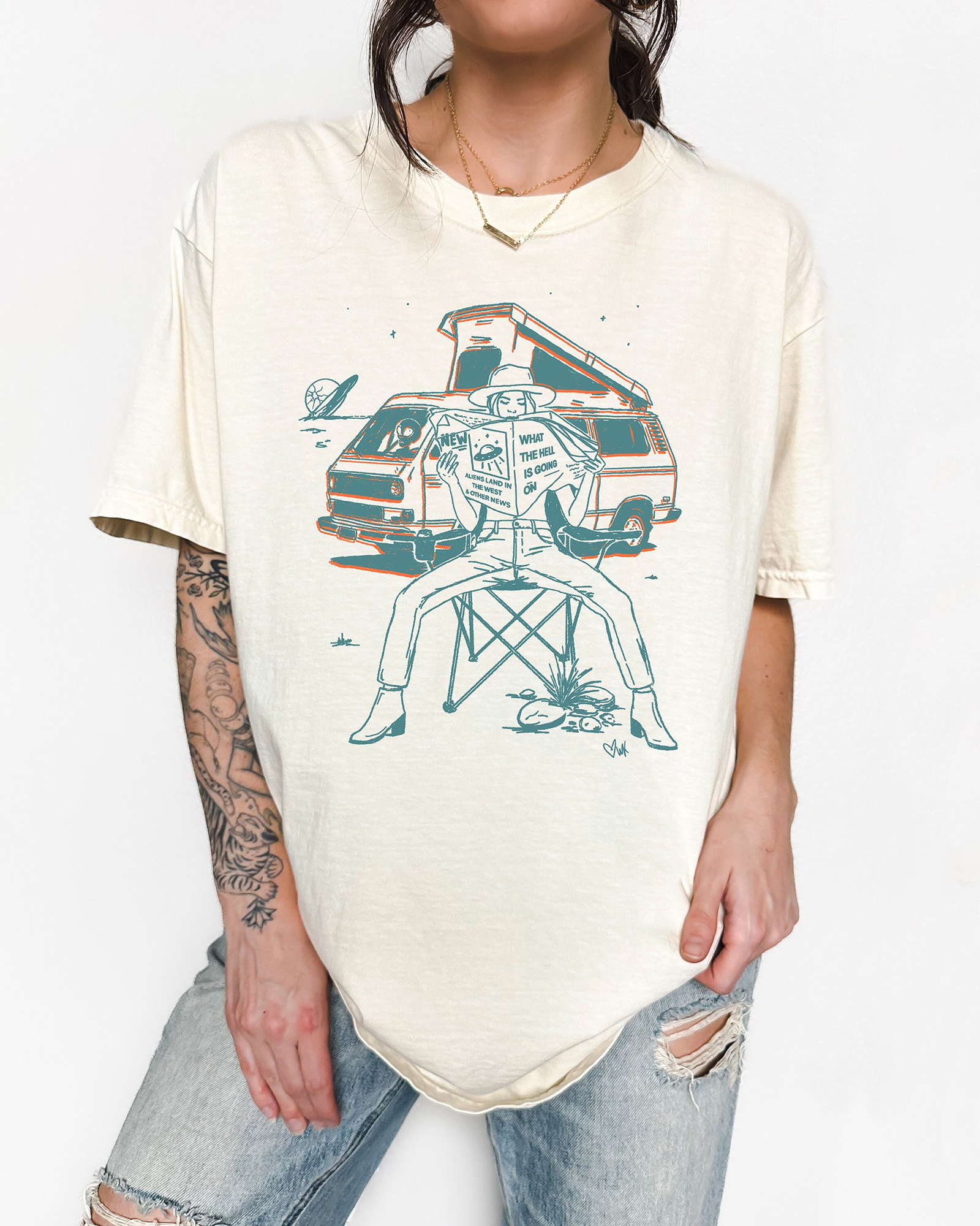 Getaway Alien Tee Shirt, Cowgirl Fashion Shirt, Vintage Cowgirl Western Fashion