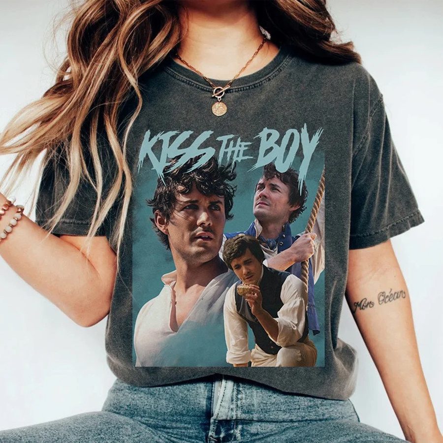 Prince Eric Comfort Color Shirt, Kiss The Boy 90S Inspired Vintage T-Shirt, Actor Jonah Hauer King Shirt