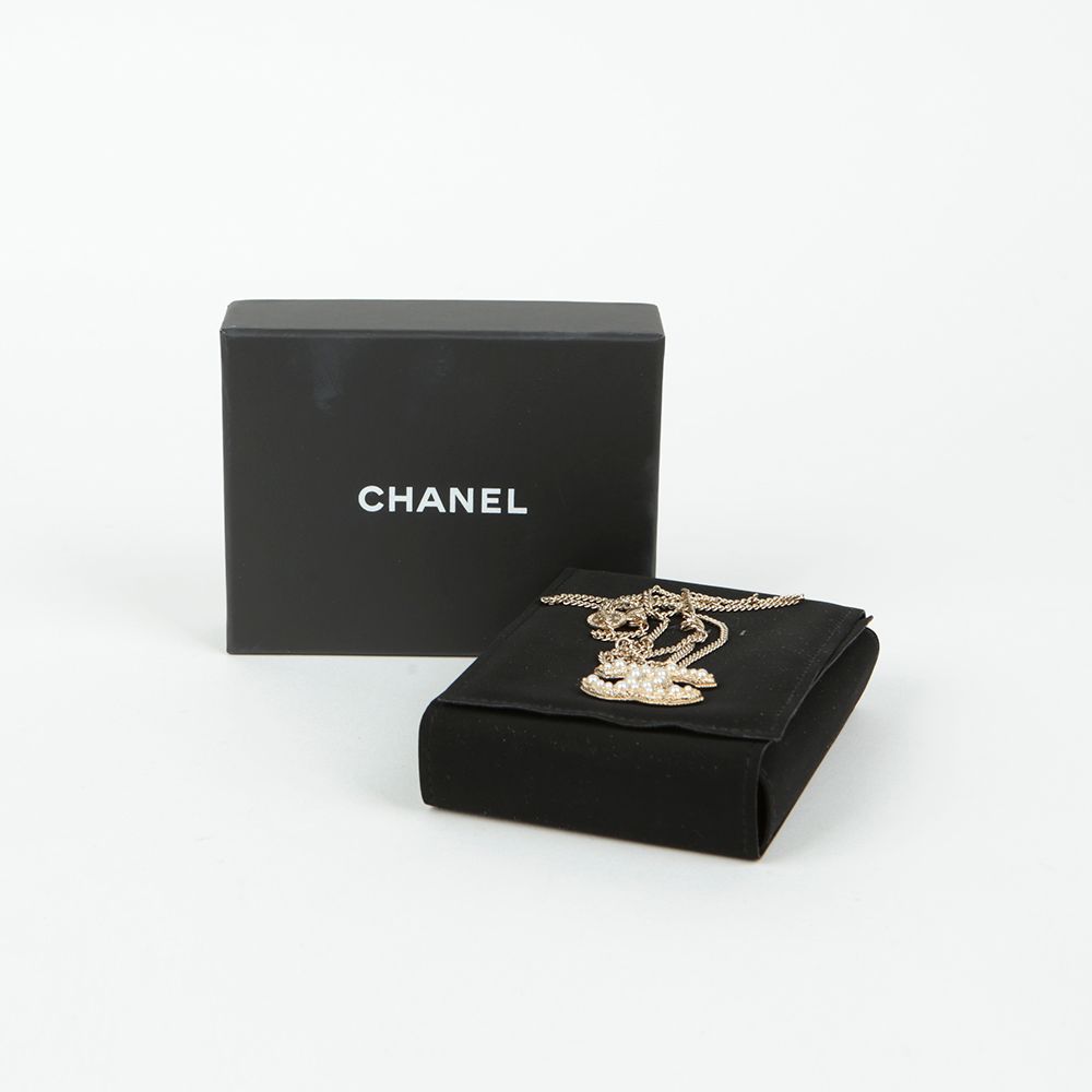 CHANEL CC Logo Pearl Necklace 133067852