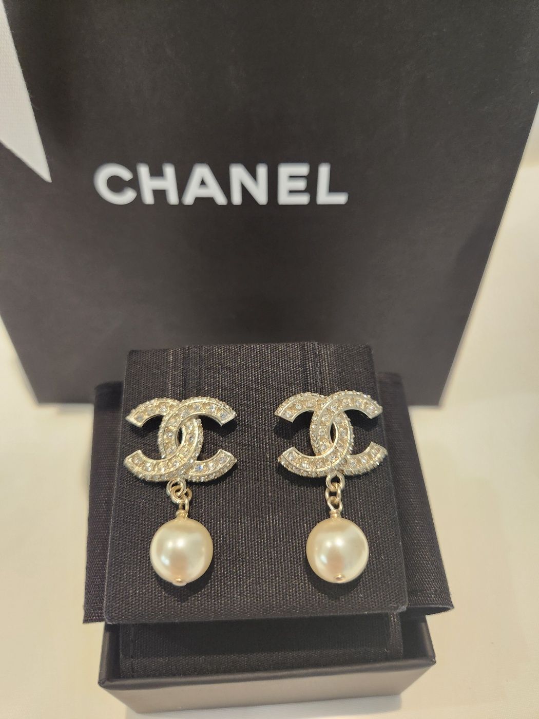 CHANEL Pearl Drop Earrings with CC Logo A86506 68396049