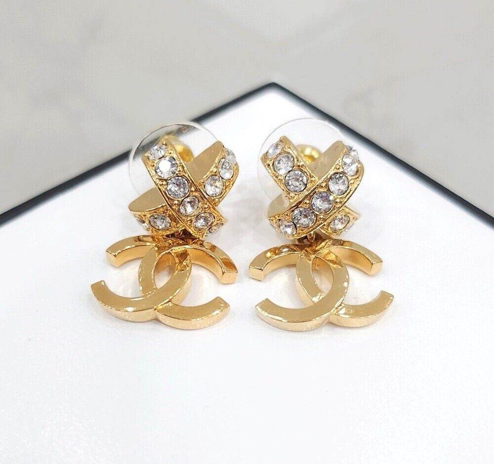 CHANEL New Item CC Logo Ribbon Cubic Earrings Gold SKU12345 133672926