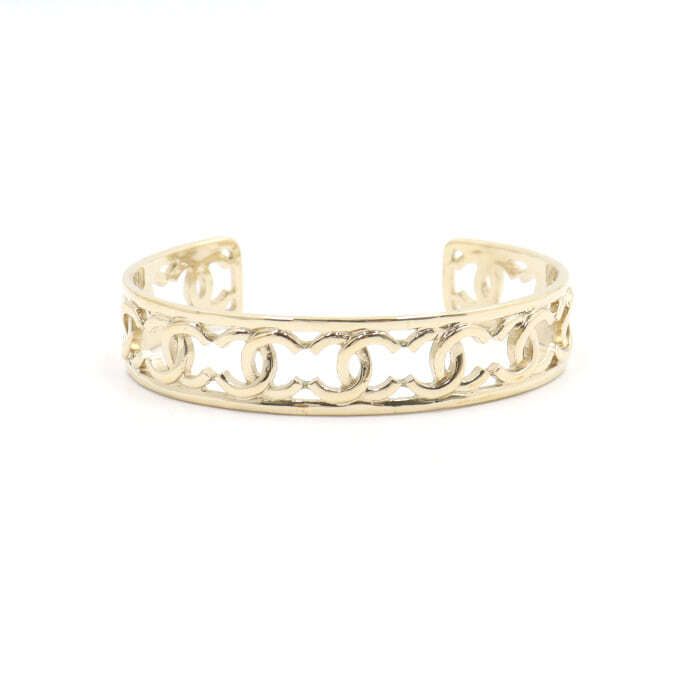 CHANEL CC Gold Logo Bangle Bracelet AB7920 22 Season 114708699