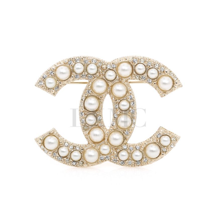 CHANEL Crystal Pearl Brooch Gold CC Logo 2018 132511629