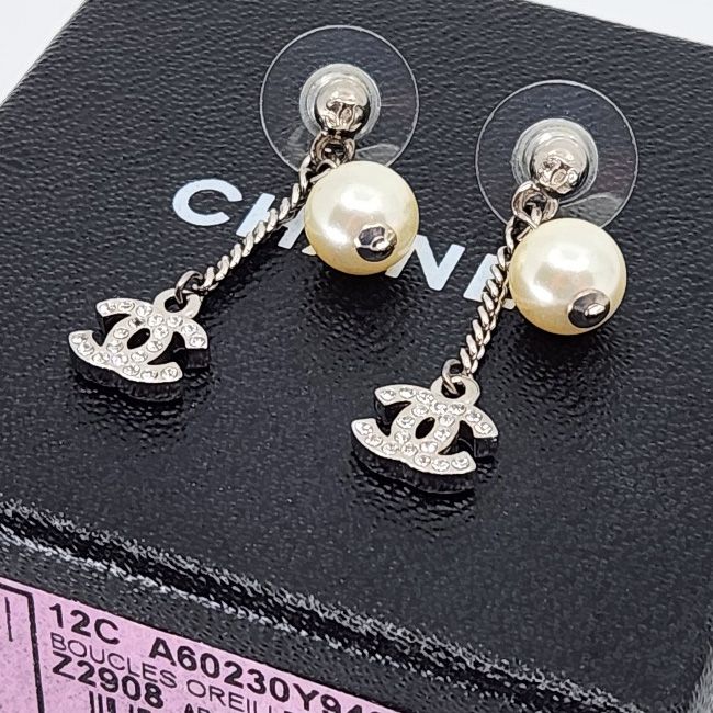 CHANEL Crystal Pearl Line Earrings A60230 Y94377 Z2908 130722326
