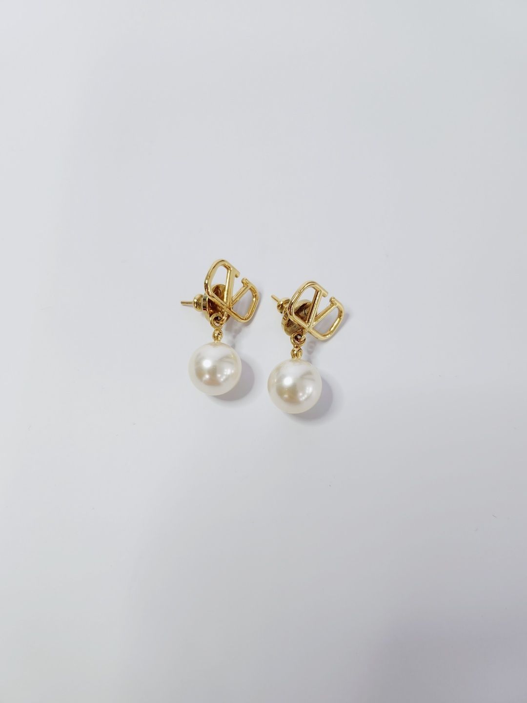 Valentino V Logo Gold Pearl Drop Pearl Earrings 12345 121711603