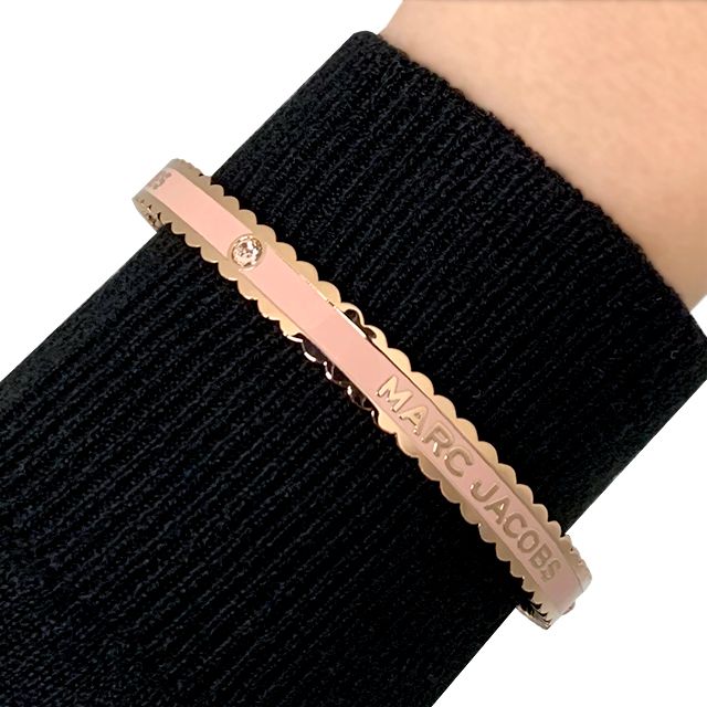Marc Jacobs Medallion Scallop Bangle Bracelet 123477641