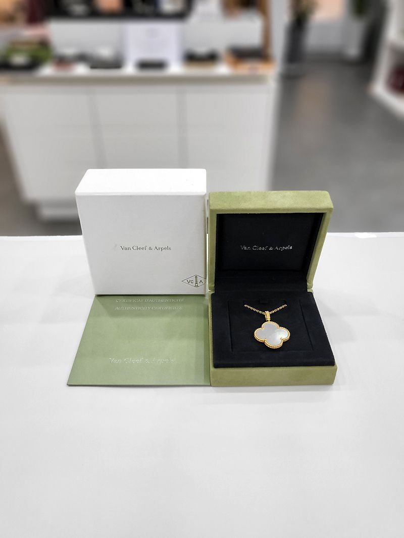 Van Cleef & Arpels Magic Alhambra Long Necklace VCARO49L00 127257462