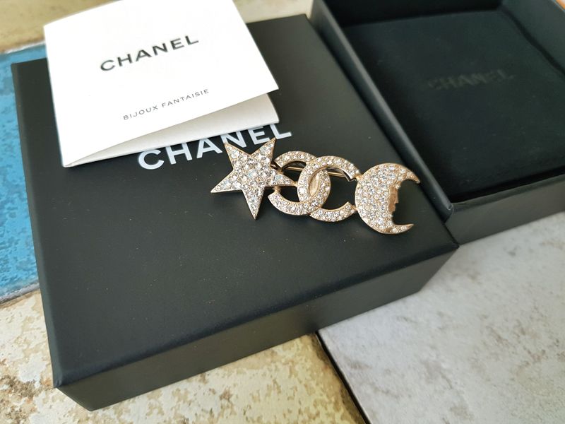 CHANEL Cubic Brooch 124360536