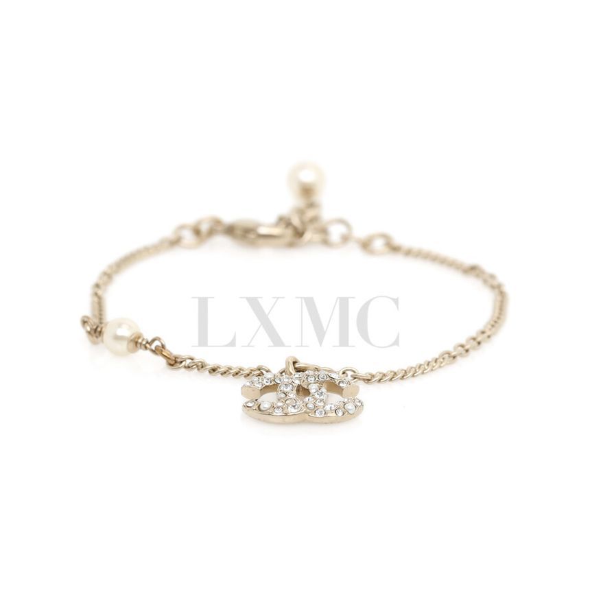 CHANEL CC Logo Bracelet with Cubic Pearls 105613712