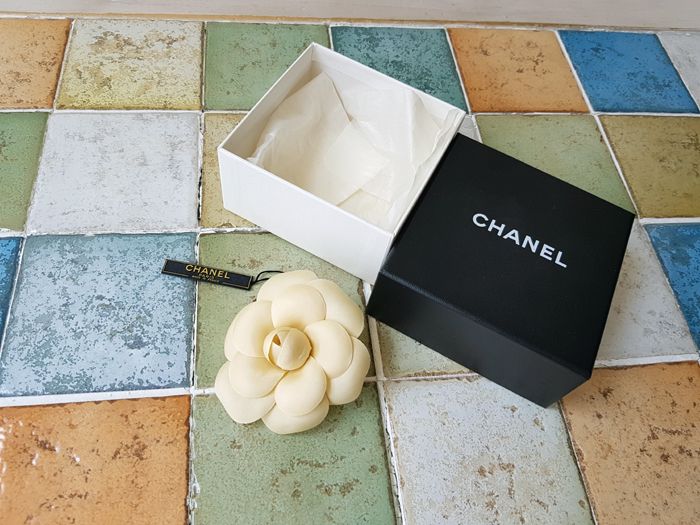 CHANEL Camellia Corsage Brooch 113122352