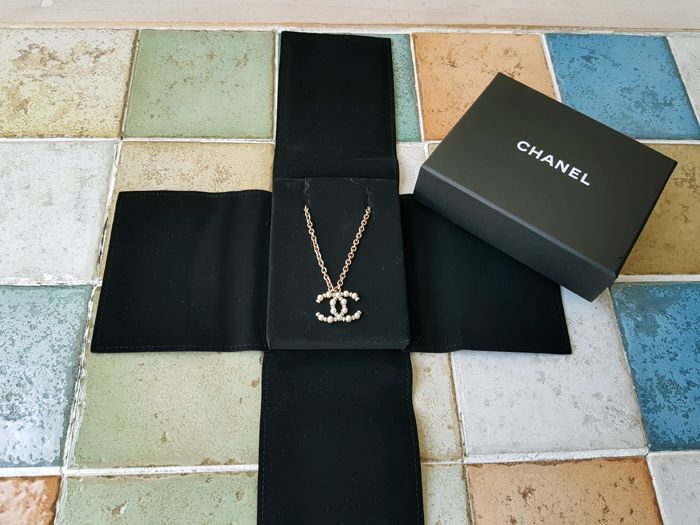 CHANEL Cubic Pearl CC Logo Necklace 21 124328623