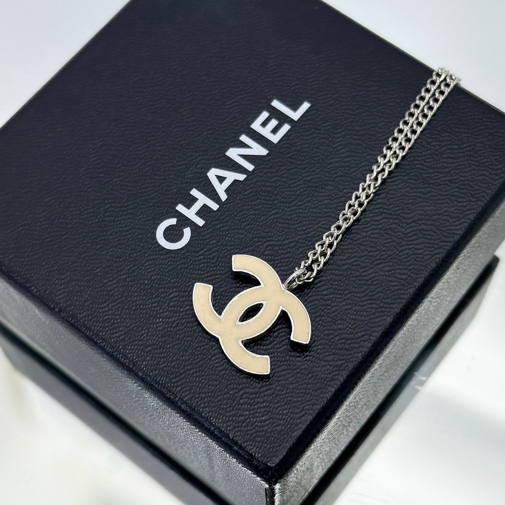 CHANEL CC Logo Coco White Silver Necklace 4VCHA27094 117507956