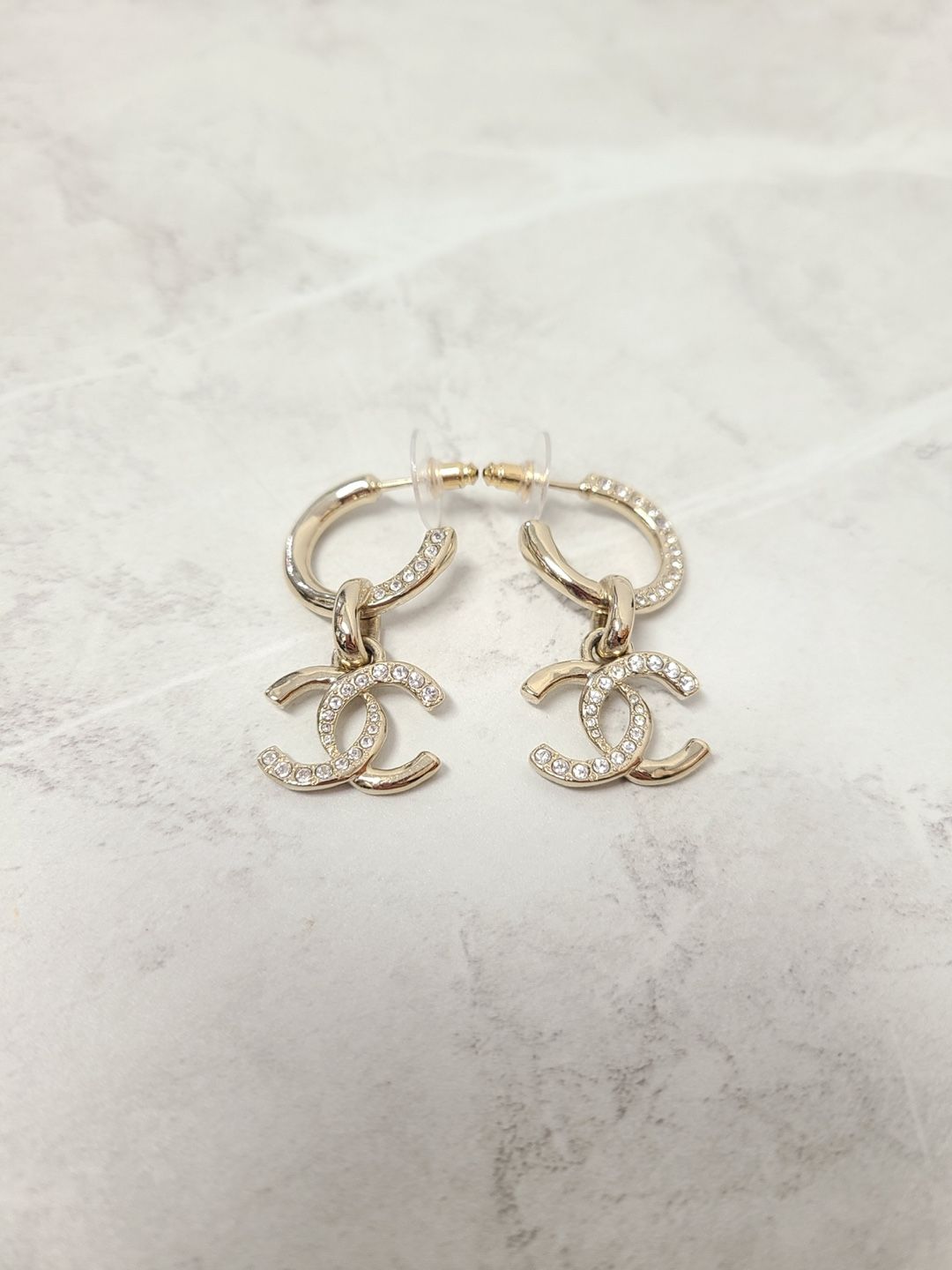 CHANEL Gold Dangling Metal Rhinestone Crystal Earrings 122482733