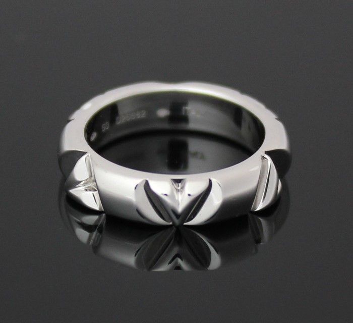Louis Vuitton White Gold LV Bolt Ring 50 28257554
