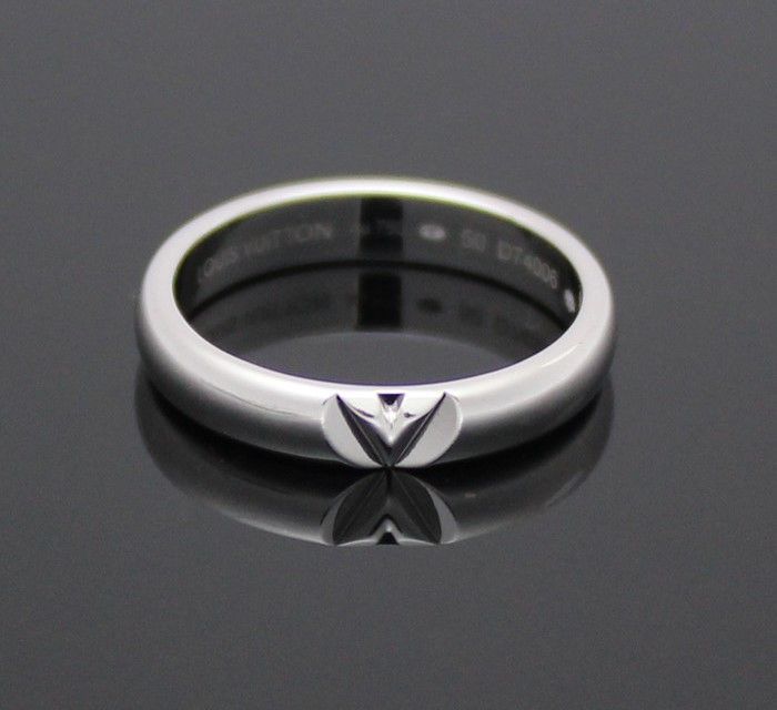Louis Vuitton White Gold LV Bolt Wedding Ring 50 28257598