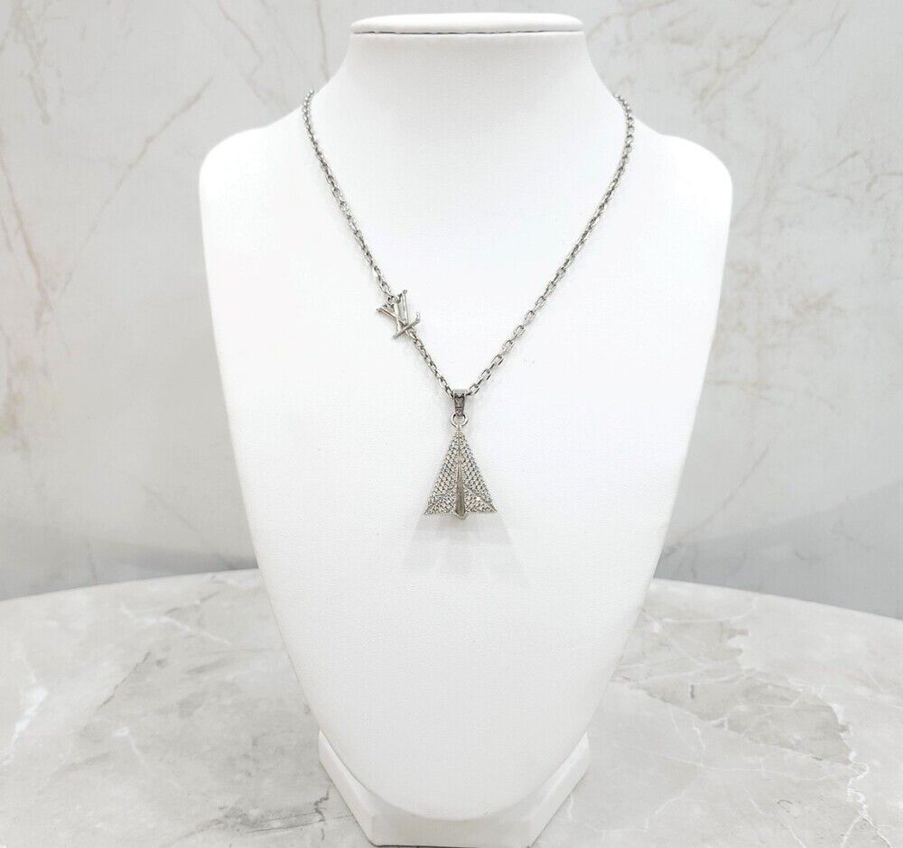 Louis Vuitton Cubic Zirconia Silver Necklace M01034 121376449