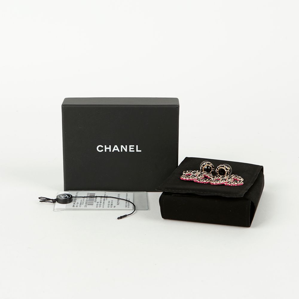 CHANEL ABB606 CC Logo Earrings 114633555
