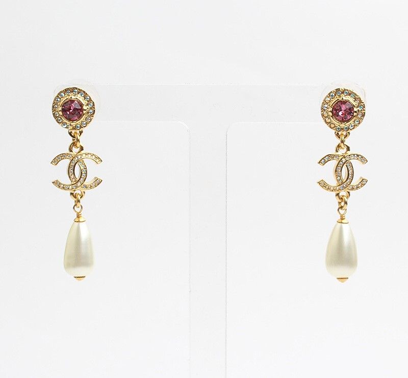 CHANEL Gold-Plated CC Logo Teardrop Pearl Earrings 42112387