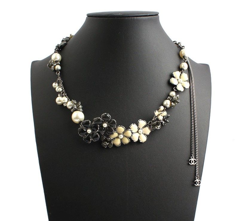CHANEL Pearl Flower CC Logo Charm Silver Necklace 12345 26811621