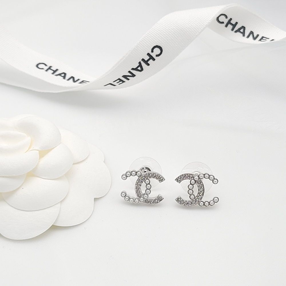 CHANEL 25C Half Pearl Crystal Earrings 124374803