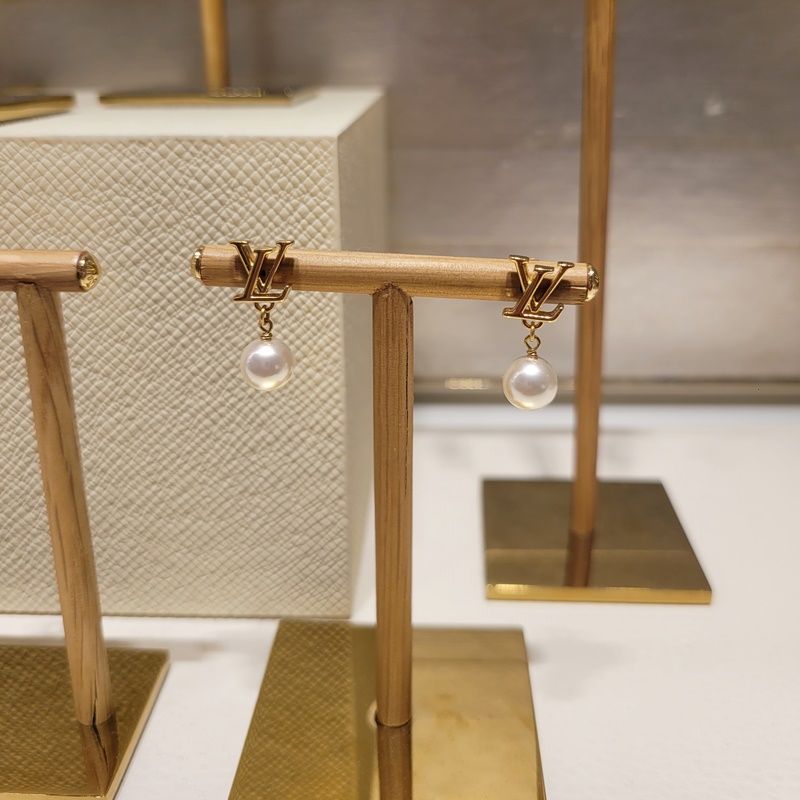 Louis Vuitton Louisa Pearl Drop Earrings 78901400