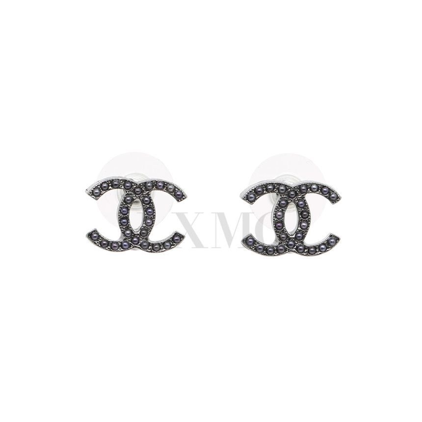 CHANEL Black Pearl CC Logo Nickel Stud Earrings 2017 Cruise Collection 131441742