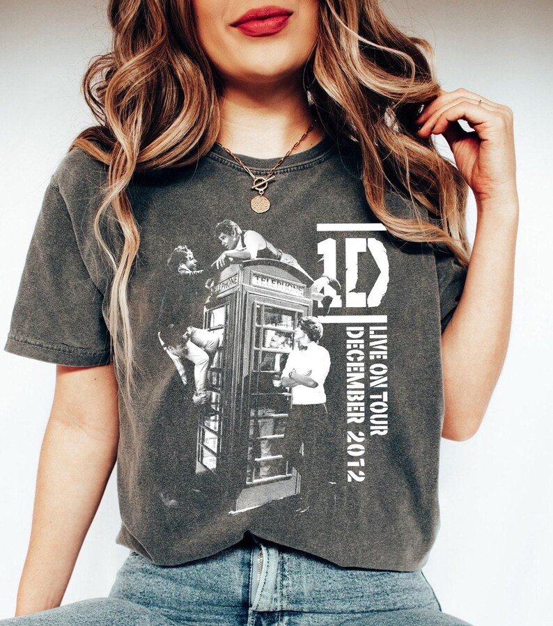 Vintage One Direction Band Shirt 1D Live On Tour December 2012 Shirt