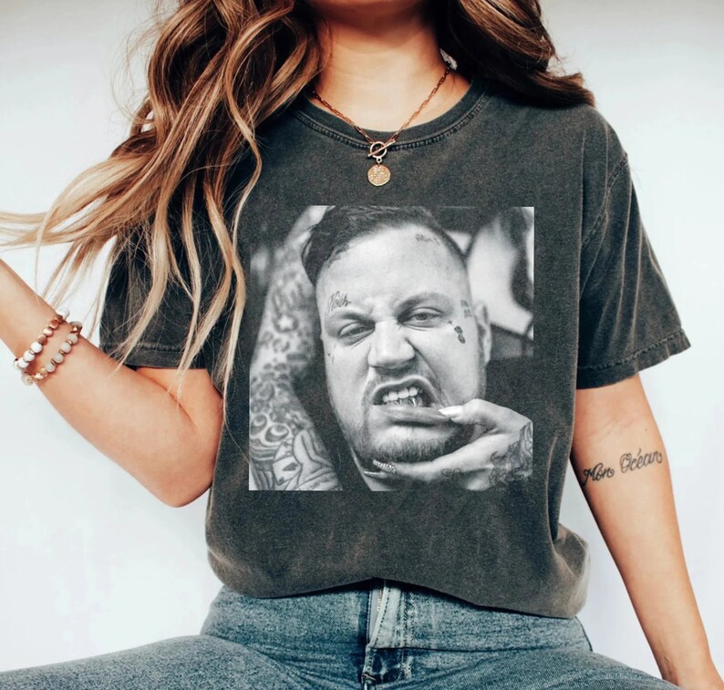 Jelly Roll Vintage 90S Graphic Shirt Jelly Roll Somebody Save Me Shirt