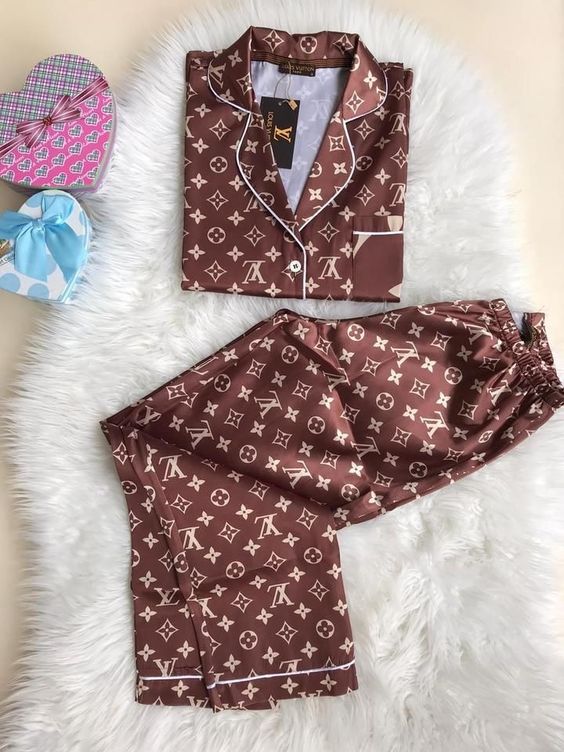 Louis Vuitton OnTheGo Elegant Pajama Set Suitable For All Ages & Special Occasions