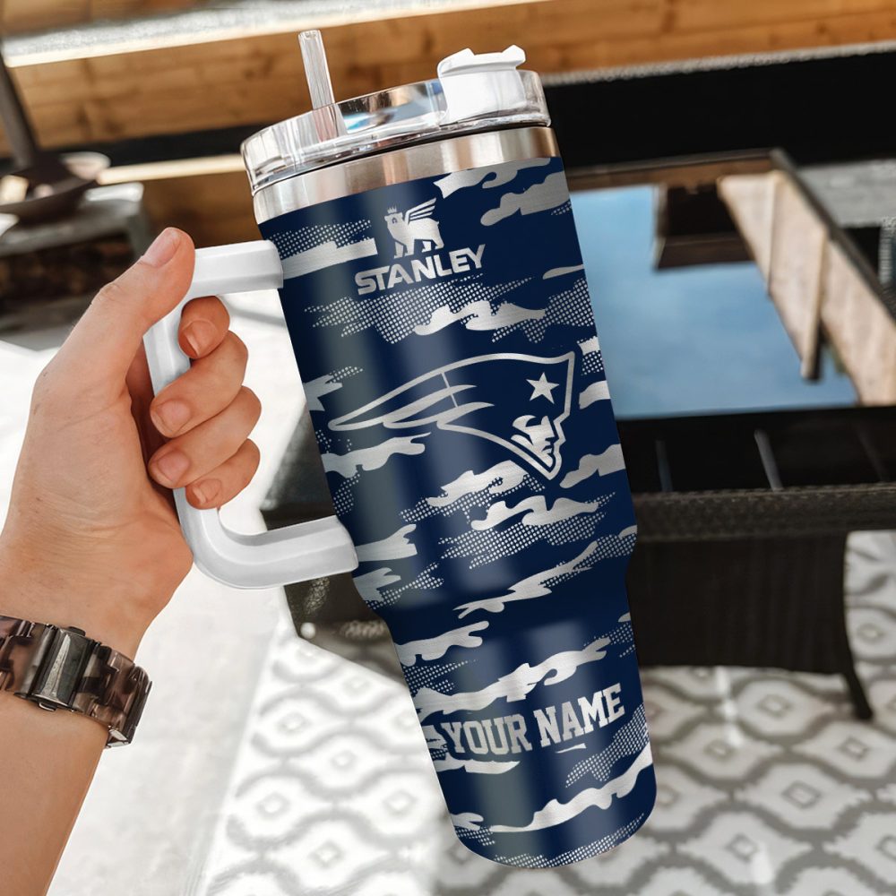 New England Patriots Nfl Camo Pattern Custom Stanley Quencher 40Oz Stainless Steel Tumbler With Handle - Image 3