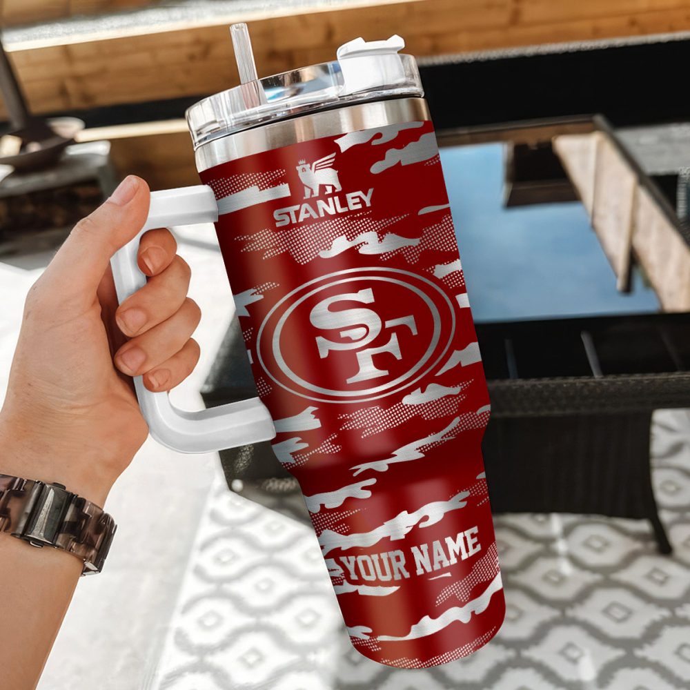 San Francisco 49Ers Nfl Camo Pattern Custom Stanley Quencher 40Oz Stainless Steel Tumbler With Handle - Image 3