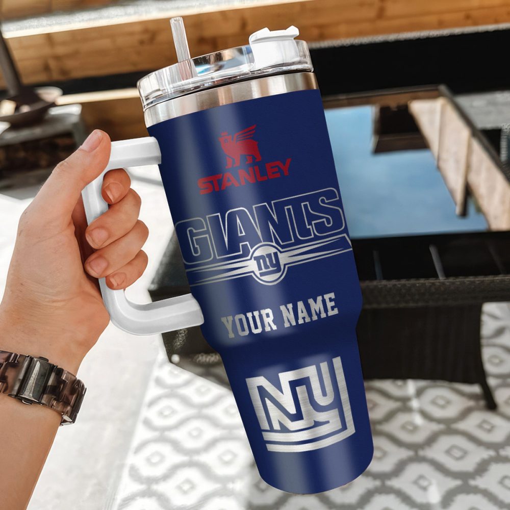 New York Giants Nfl Silver Logo Custom Stanley Quencher 40Oz Stainless Steel Tumbler With Handle - Image 3