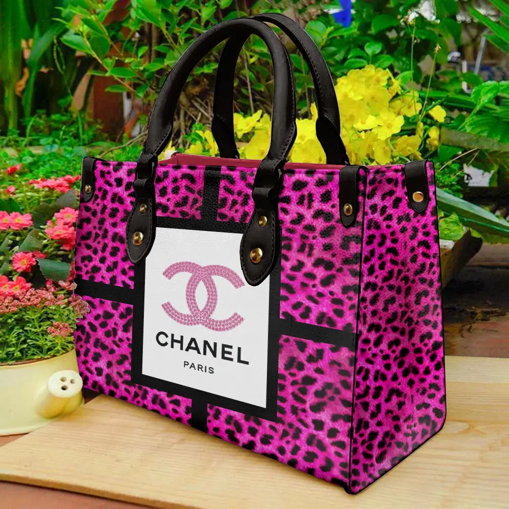 Chanel Women Leather handbag - Image 2