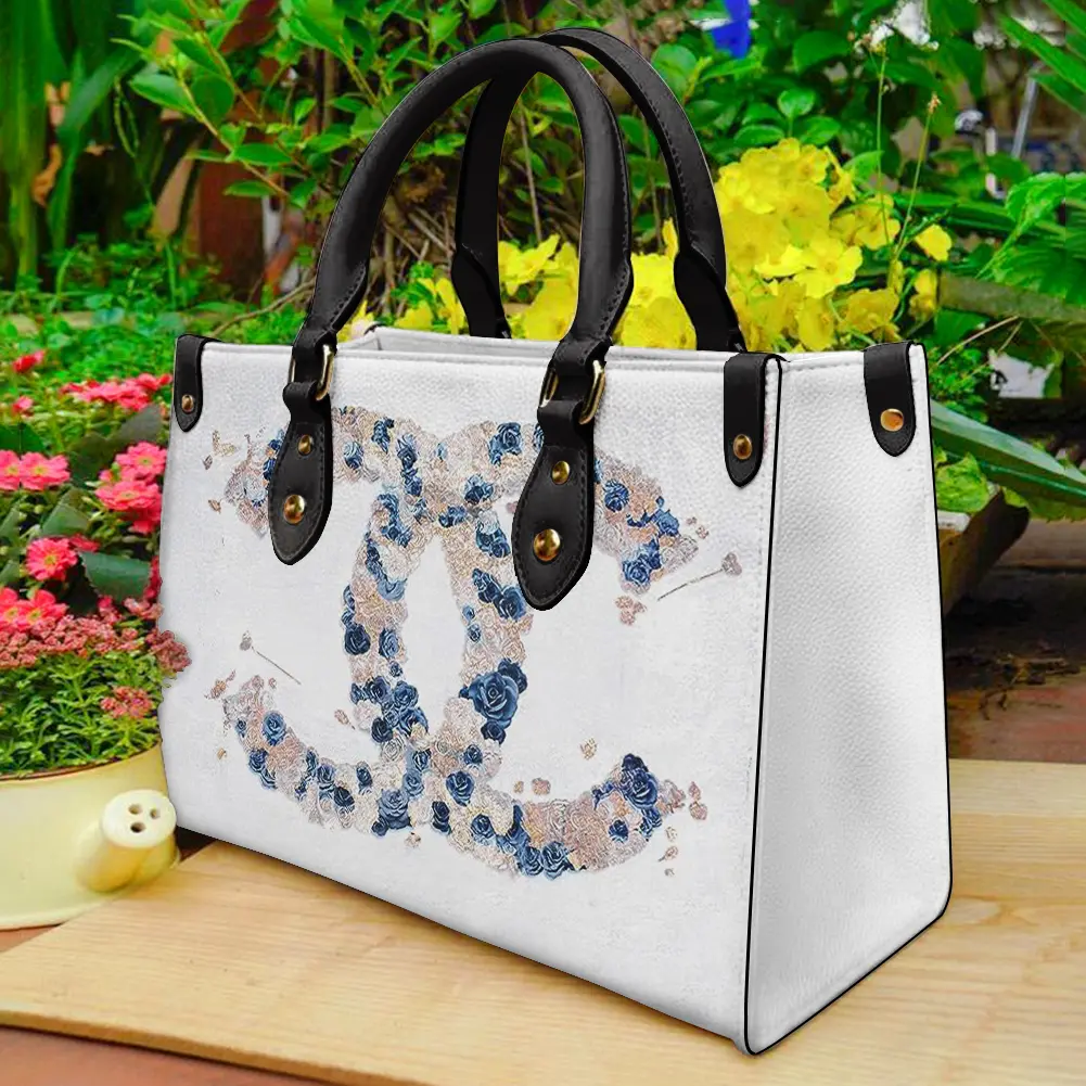 Chanel Women Leather handbag - Image 2