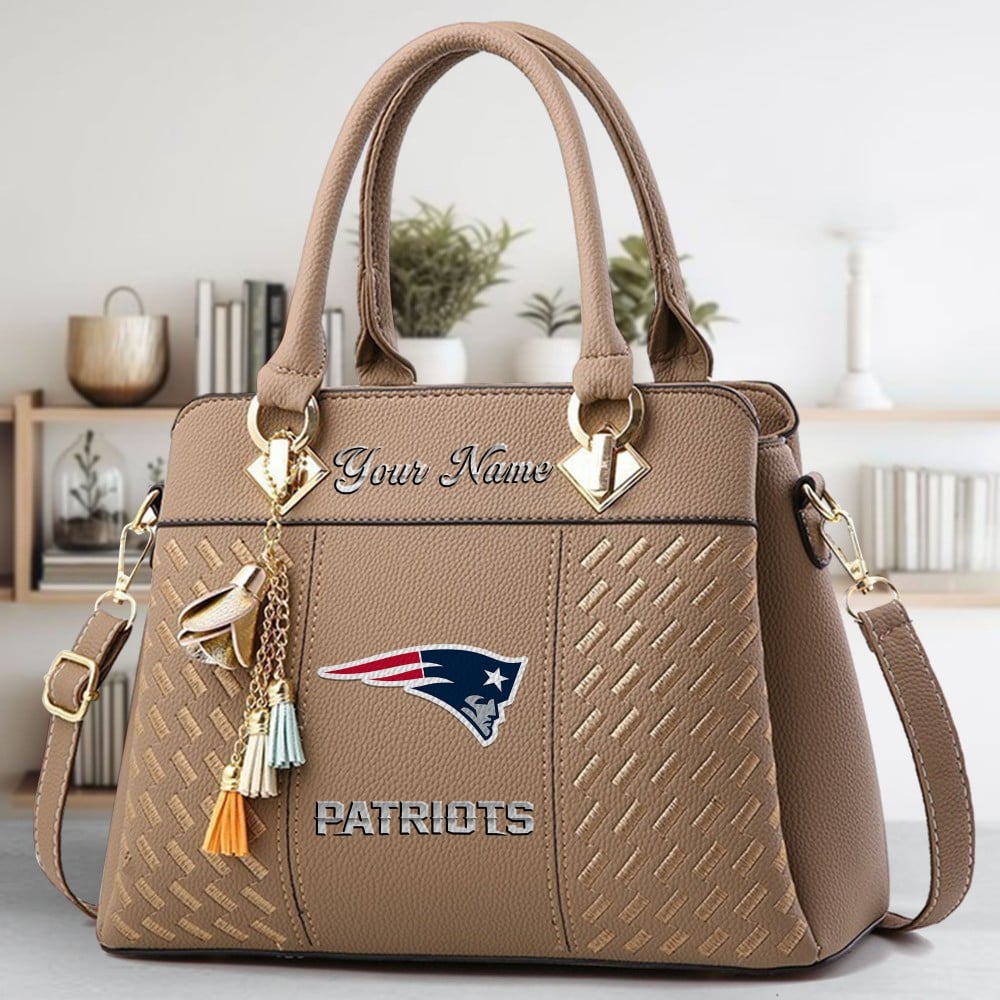 New England Patriots Crossbody Zip Hand Bag With Tassel Custom Name For Women - Image 3