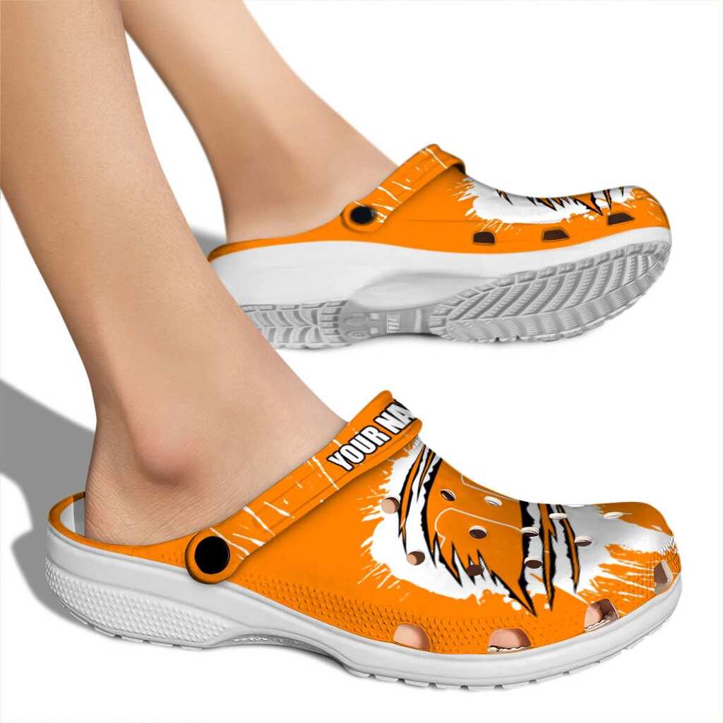 Customized Tennessee Volunteers Splash Motif Background Crocs Shoes For Men And Women - Image 2