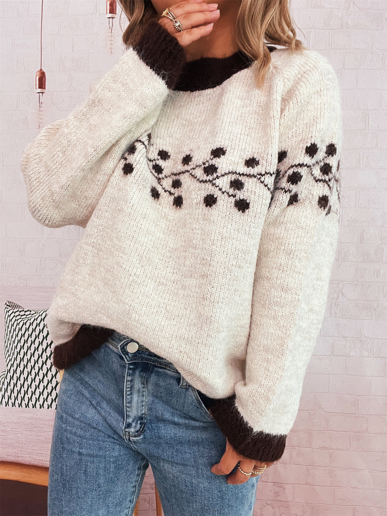 Contrast Hem Round Neck Sweater
