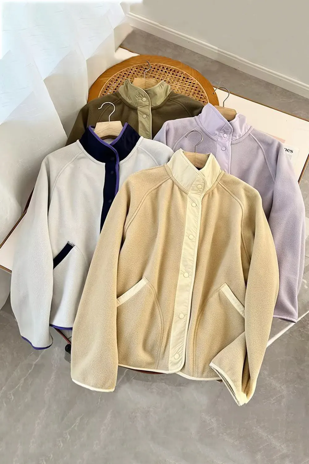 Snap Down Contrast Fleece Jacket With Pockets