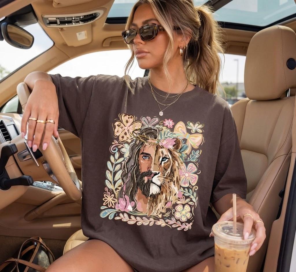 Lion Judah Shirt Religious Christian Tee Jesus Lion Of Judah Floral T-Shirt Faith Based Apparel Spiritual Gift For Women And Men Aesthetic Christian Clothing 4