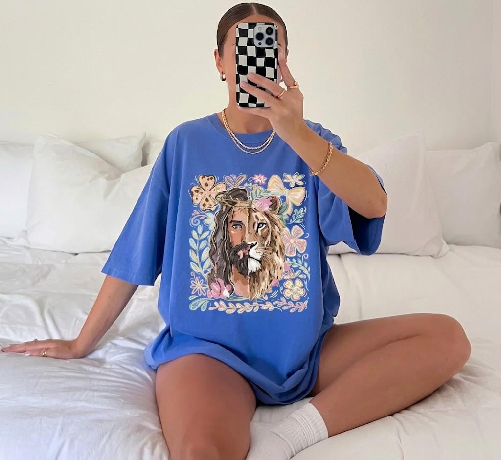 Lion Judah Shirt Religious Christian Tee Jesus Lion Of Judah Floral T-Shirt Faith Based Apparel Spiritual Gift For Women And Men Aesthetic Christian Clothing 3