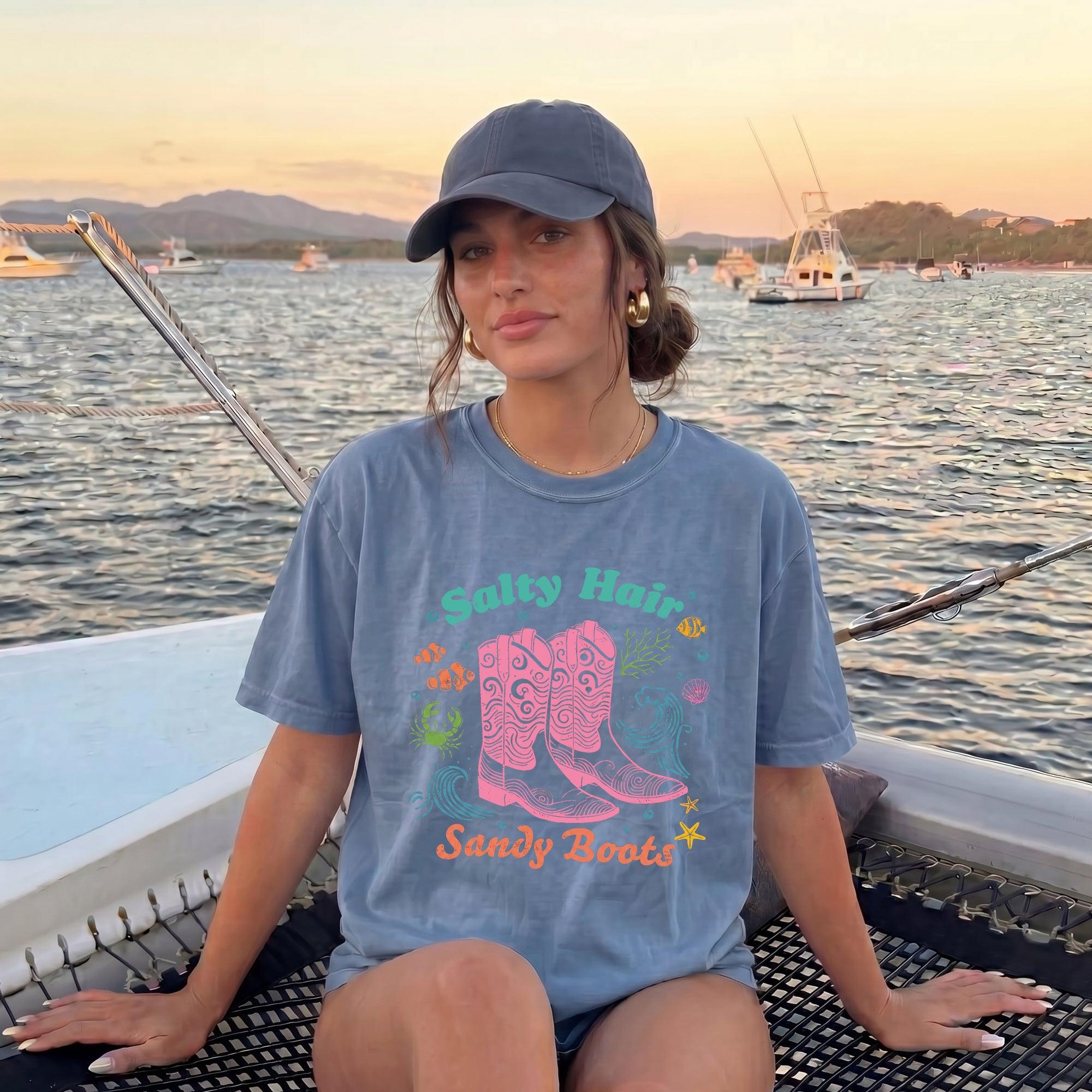 Salty Hair Sandy Boots Coastal Cowgirl Graphic Tee Oversized T-Shirt Summer Clothes for Women Retro Western Beach Vacation Casual Basic Loose Fit Brown Top Holiday Outfits Ladies Womenswear Preppy Aesthetic 4