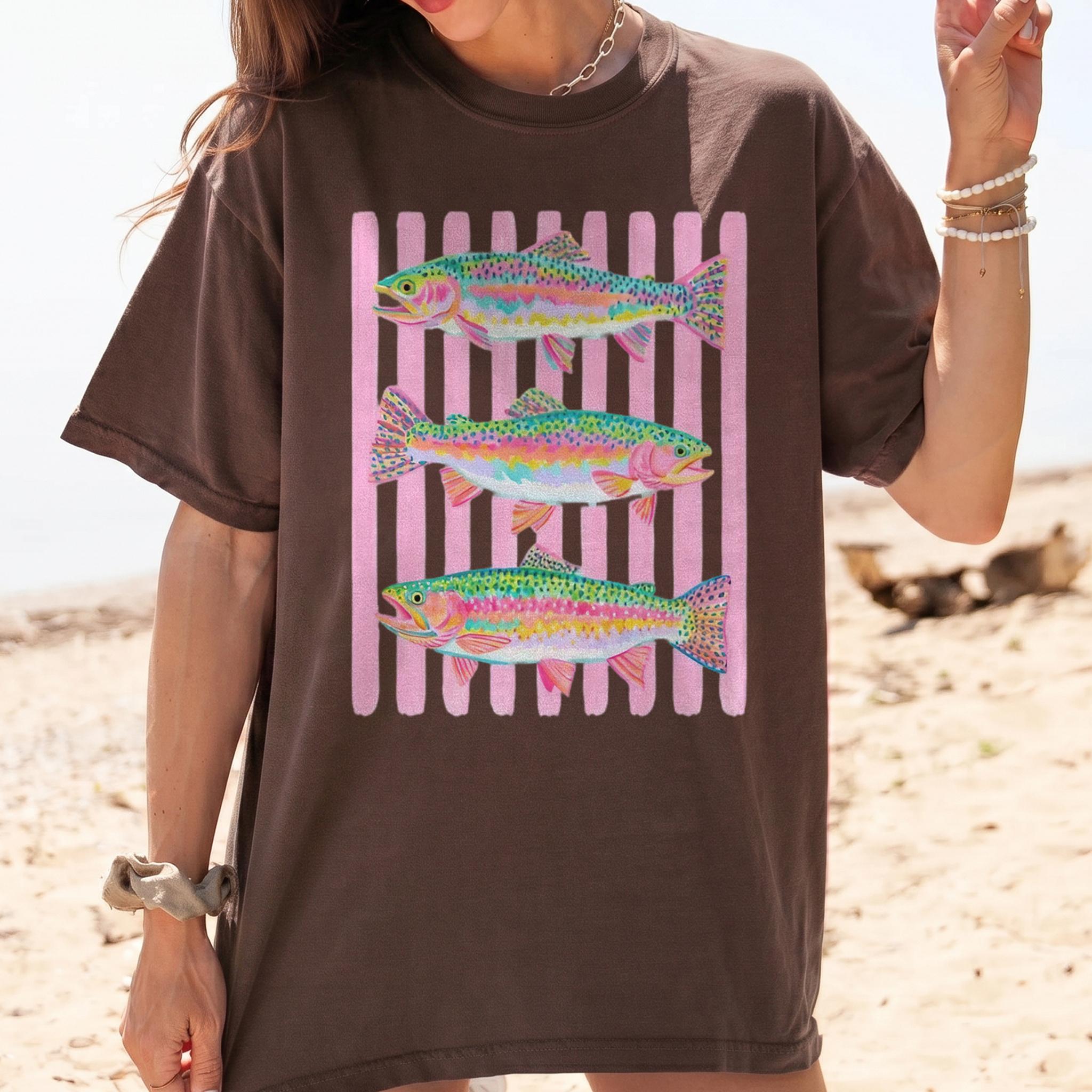 Preppy Rainbow Fish Oversized T-Shirt for Women Unisex Retro Vintage Colorful Maximalist Brown Cotton Abstract Colorful Trout In A Row Graphic Tee Summer Lake Life Apparel Girls Fish Style Fishing Apparel Tops 2