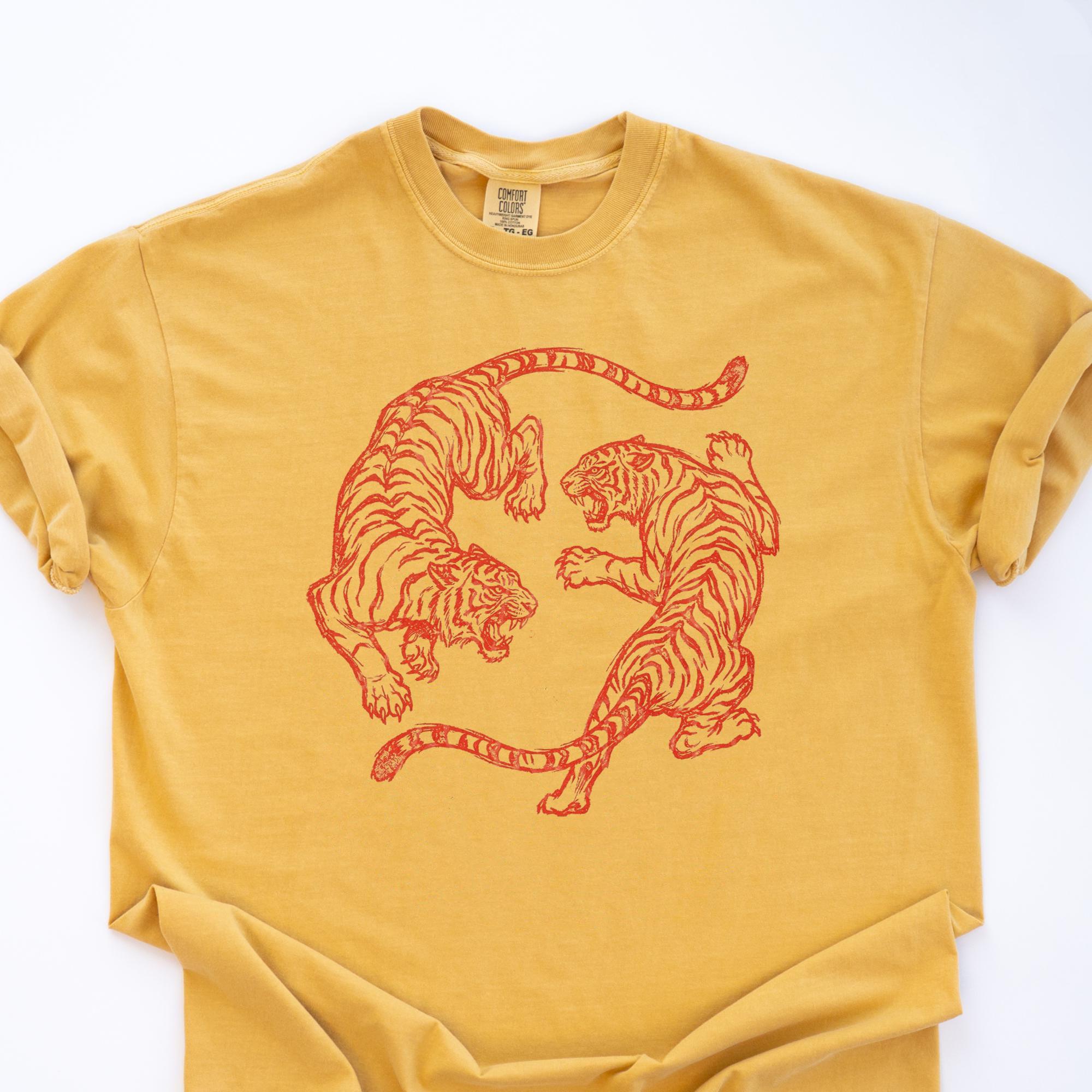 Japanese Fighting Tigers Graphic T-Shirt Unisex Vintage Tattoo Art Heavyweight Cotton Tee Minimalist Retro Tiger Lover Gift Oversized Baggy Short Sleeve Top Casual Daily Wear Summer Y2K Aesthetic Cream Clothes For All Seasons 3