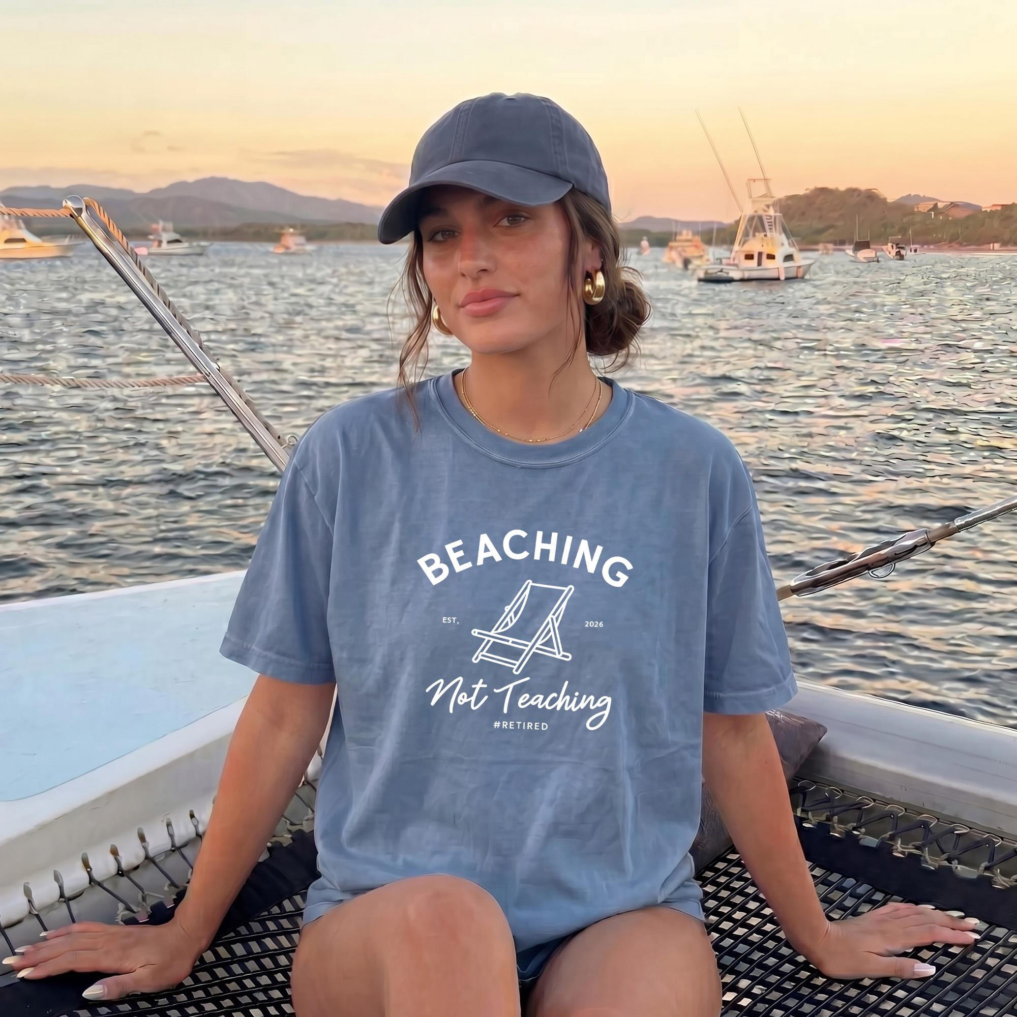 Beaching Not Teaching Retired Teacher Oversized Graphic T-Shirt For Women And Men Casual Retro Summer Vacation Aesthetic Funny Teacher Retirement Gift Beach Holiday Lounge Top End Of School Year Apparel 2