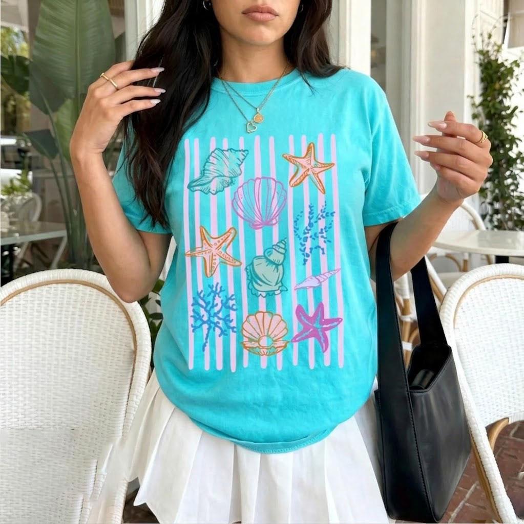 Coastal Seashell Striped Graphic Oversized T-Shirt for Women Preppy Beachy Coastal Aesthetic Mint Green Blend Top With Pink Stripes Summer Vacation Ocean Core Starfish Coral Marine Girls VSCO Trendy Casual Tee 3